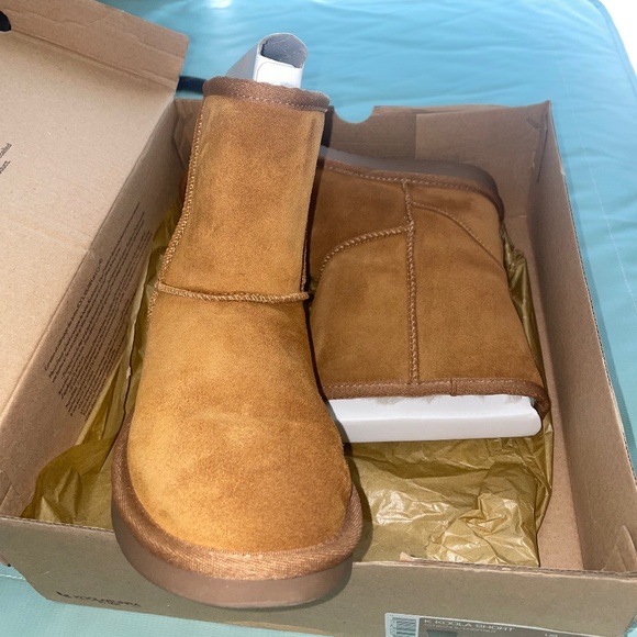 Koolaburra by Uggs chestnut short boots - Picture 2 of 2